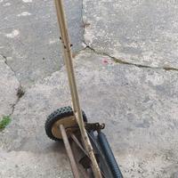 Tagliaerba manuale a spinta