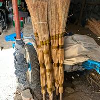 Scopa in saggina artigianale