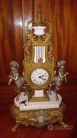 Elegante orologio antico da tavolo in bronzo oro