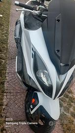 Scouter kimco 400i