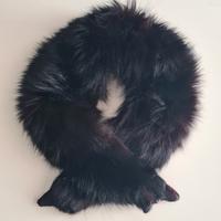 Collo in pelliccia di volpe nera