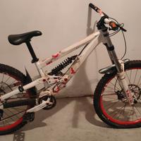 Bicicletta Downhill scott voltage FR20