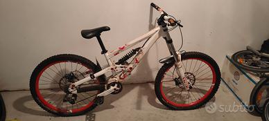 Bicicletta Downhill scott voltage FR20