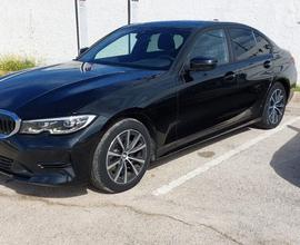 BMW 320 d 48V Berlina Business Advantage