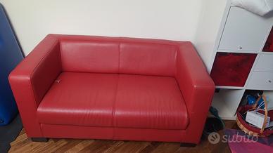 Divano 2 posti Rosso in Ecopelle – Stile Moderno
