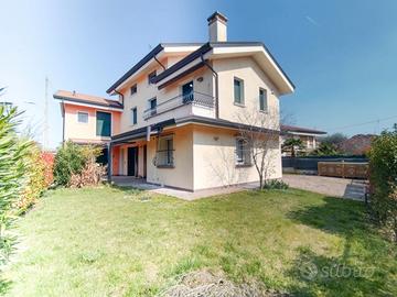 Villa singola con giardino - padova