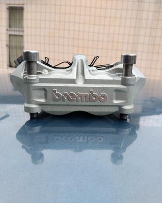 Pinza radiale Brembo P4 triple bridge  