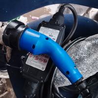Carica batteria macchina Toyota lexus