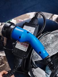 Carica batteria macchina Toyota lexus