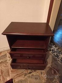 Comodino in legno in arte povera