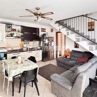 QUADRILOCALE INDIPENDENTE SU DUE LIVELLI CON BOX A