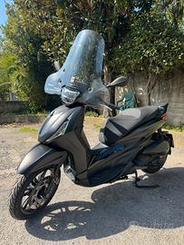 Beverly 300 hpe black