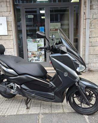 Yamaha X-Max 250