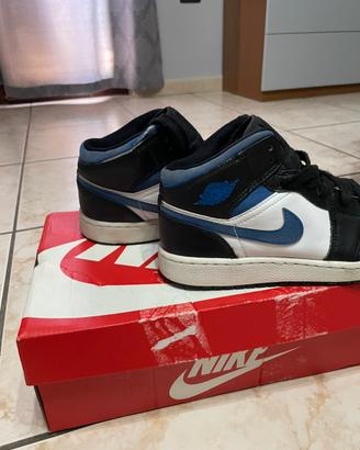 Air Jordan 1 Mid