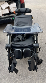 Sedia a rotelle polifunzionale