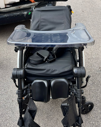 Sedia a rotelle polifunzionale