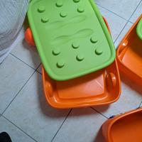 due scatole contenitore con ruote 