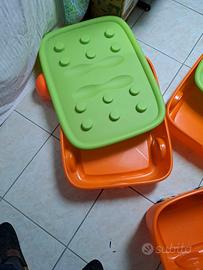 due scatole contenitore con ruote 