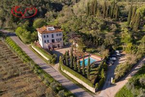 Villa di 1000 m² con più di 5 locali a Loro Ciuffe