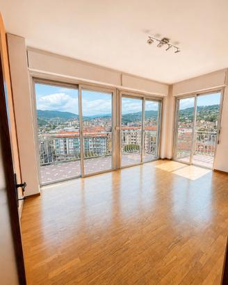 Prestigio e Funzionalità: Ufficio Panoramico nel G