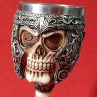 Calice stile medievale con teschio cranio vintage