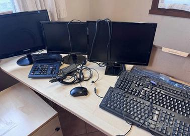 Materiale ufficio: monitor, stampante, calcolatric