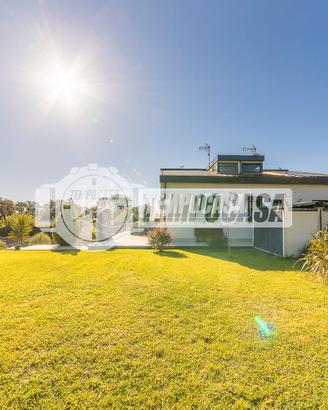 VILLA BIFAMILIARE IN CLASSE A4 CON 500 MQ DI GIARD
