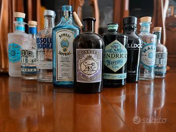 Bottiglie di gin vuote
