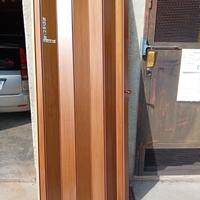 Porta a soffietto interamente in legno