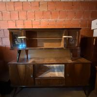 Antica vetrina e mobile liquori