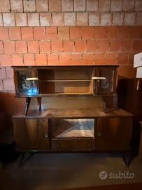 Antica vetrina e mobile liquori