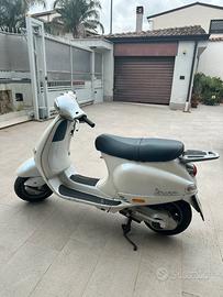 Vespa Piaggio ET4 150