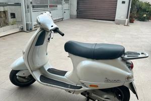 Vespa Piaggio ET4 150