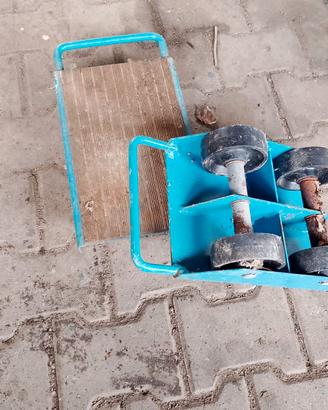 CARRELLI PER MOVIMENTAZINE