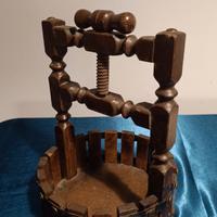 PRESSA LEGNO DECORATIVA VINTAGE STILE TORCHIO POZZ
