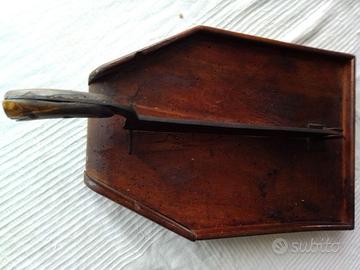 1 grande tagliapane antico in legno