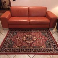 Comodo divano 4 posti, in pelle vera.