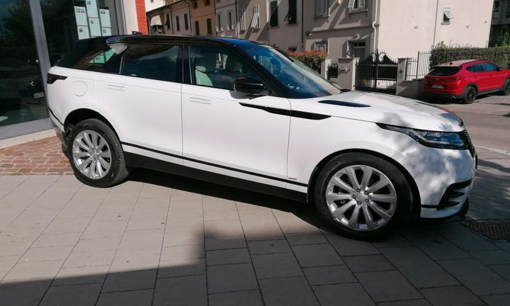 Land Rover Range Velar 2.0 TD4 180 CV R-Dynamic