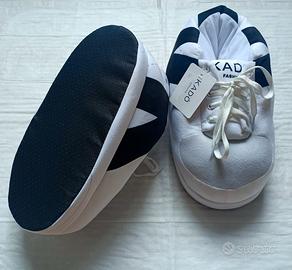 Pantofole sneakers unisex taglia unica NUOVE 
