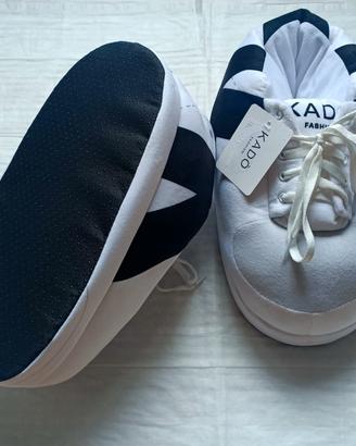Pantofole sneakers unisex taglia unica NUOVE 