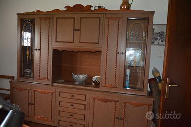Credenza vintage legno e decori