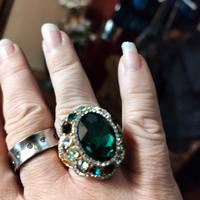 Anello in acciaio inox con pietra vera smeraldo