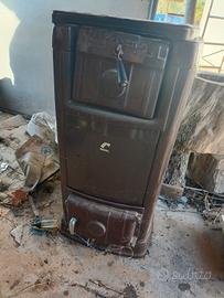 Stufa a legna funzionante