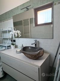 Bagno sospeso grigio