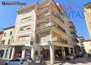 APPARTAMENTO TRILOCALE CON TERRAZZO IN CENTRO A CH