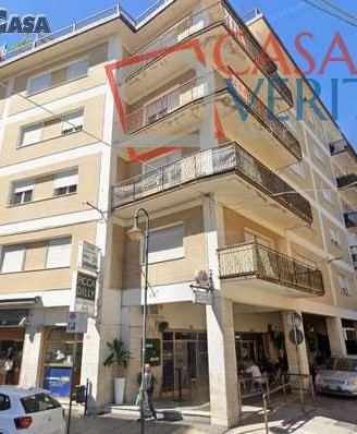 APPARTAMENTO TRILOCALE CON TERRAZZO IN CENTRO A CH