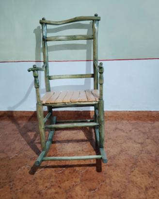 Sedia a dondolo artigianale in legno - pezzo unico