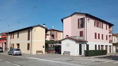 Trilocale arredato Borgo Mantovano, Loc. Revere