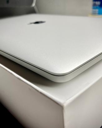 MACBOOK PRO 15,4 SSD 2TB i7 RAM 16gb