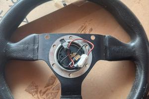 Volante momo 3 razze piatto